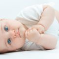 1925 1 كيف تحفز حواس الاطفال الرضع- لازم التركيز جيدا مع الطفل ساره